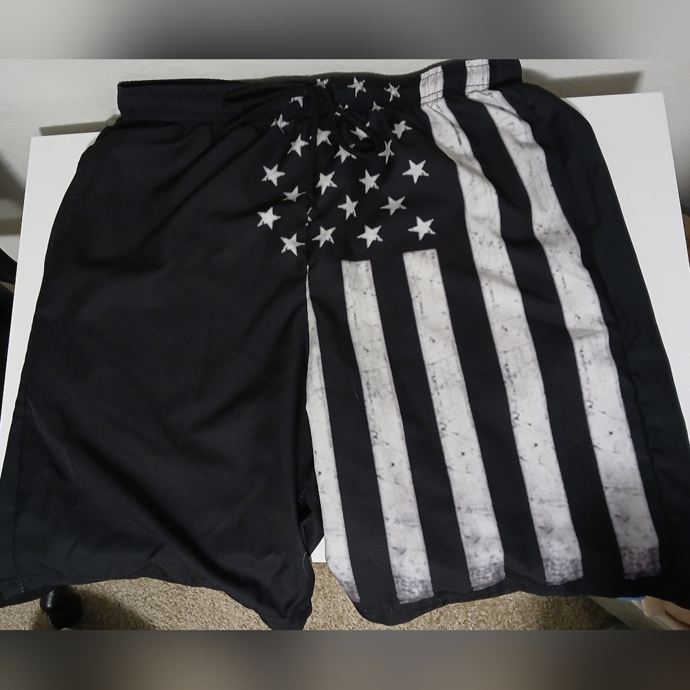 Men's American Flag Black &‎ White Swim Trunks